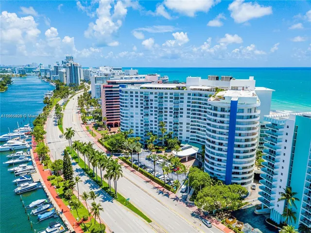 $6,700 | 5161 Collins Avenue, Unit 405, Miami Beach, FL 33140