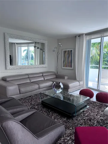 $6,700 | 5161 Collins Avenue, Unit 405, Miami Beach, FL 33140