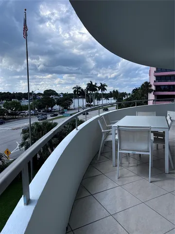 $6,700 | 5161 Collins Avenue, Unit 405, Miami Beach, FL 33140