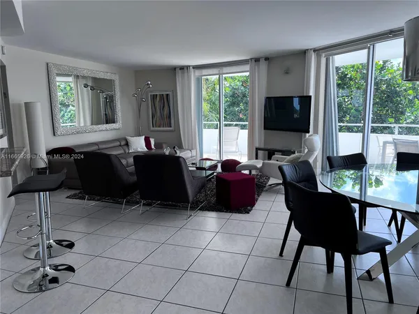 $6,700 | 5161 Collins Avenue, Unit 405, Miami Beach, FL 33140