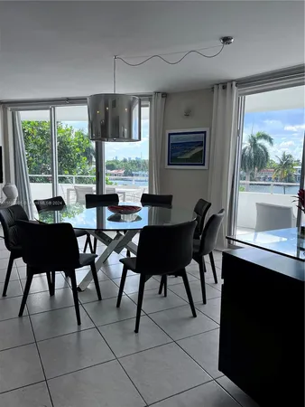 $6,700 | 5161 Collins Avenue, Unit 405, Miami Beach, FL 33140