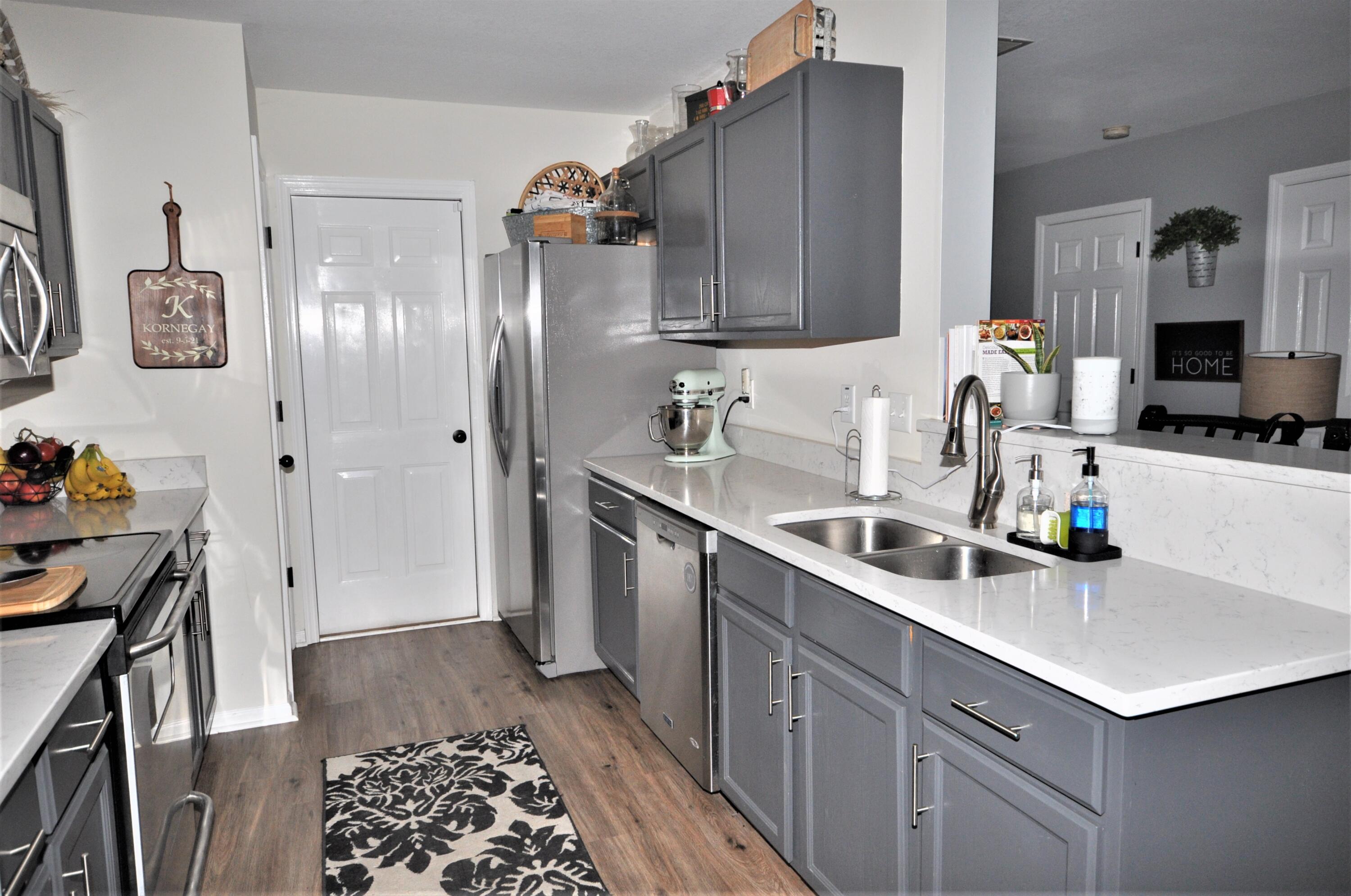 7876 Montview Road North Charleston, SC 29418 - Photo 4 of 8 kitchen