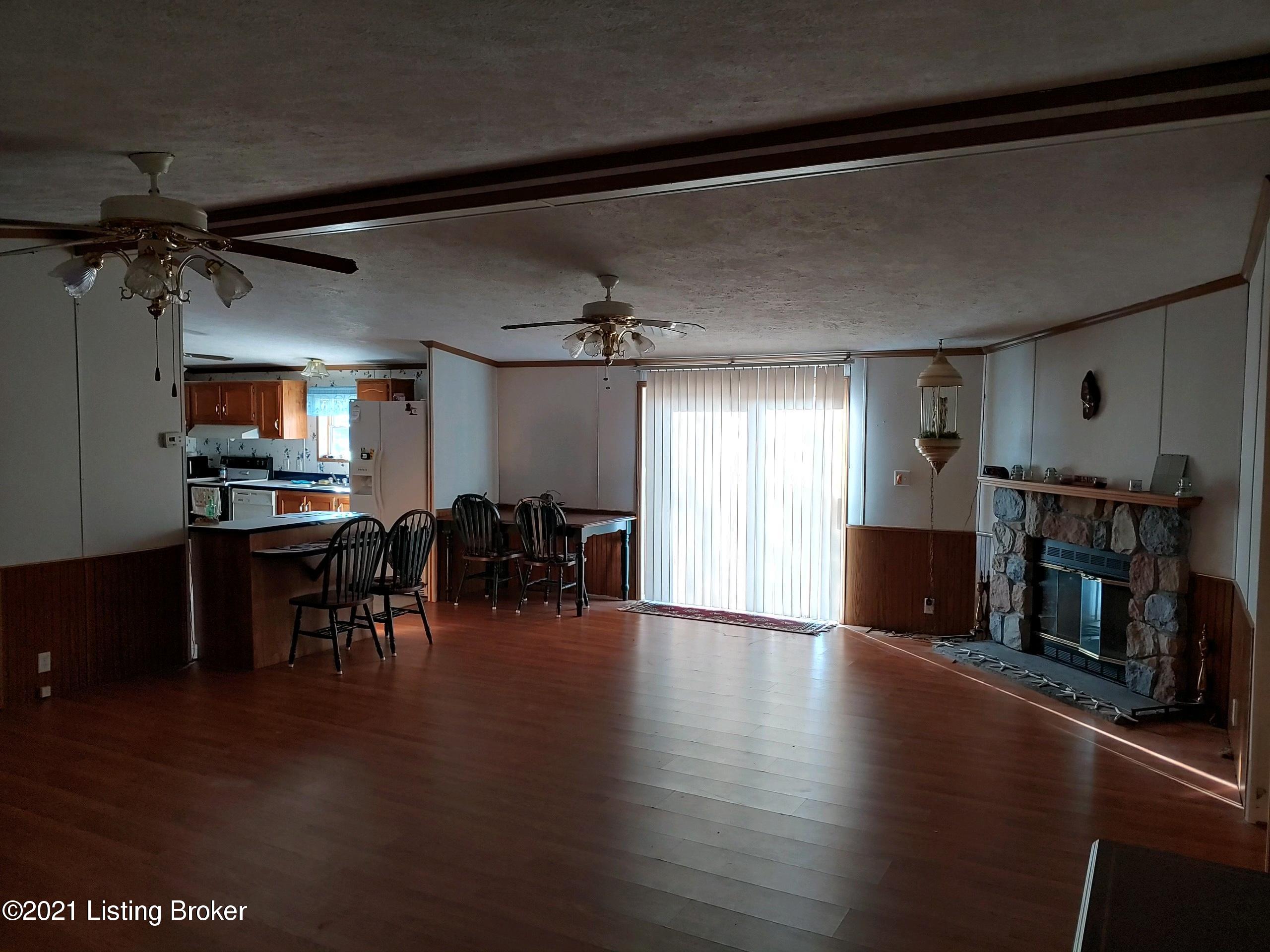 885 Ridgecrest Drive Clarkson, KY 42726 - Photo 8 of 42 1BB37FD5-2F1B-4CDC-9CCC-A5A7B92D3ED5