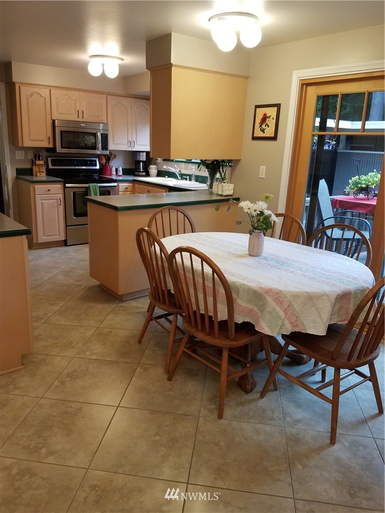 6102 Cady Road Everett, WA 98203 - Photo 11 of 24