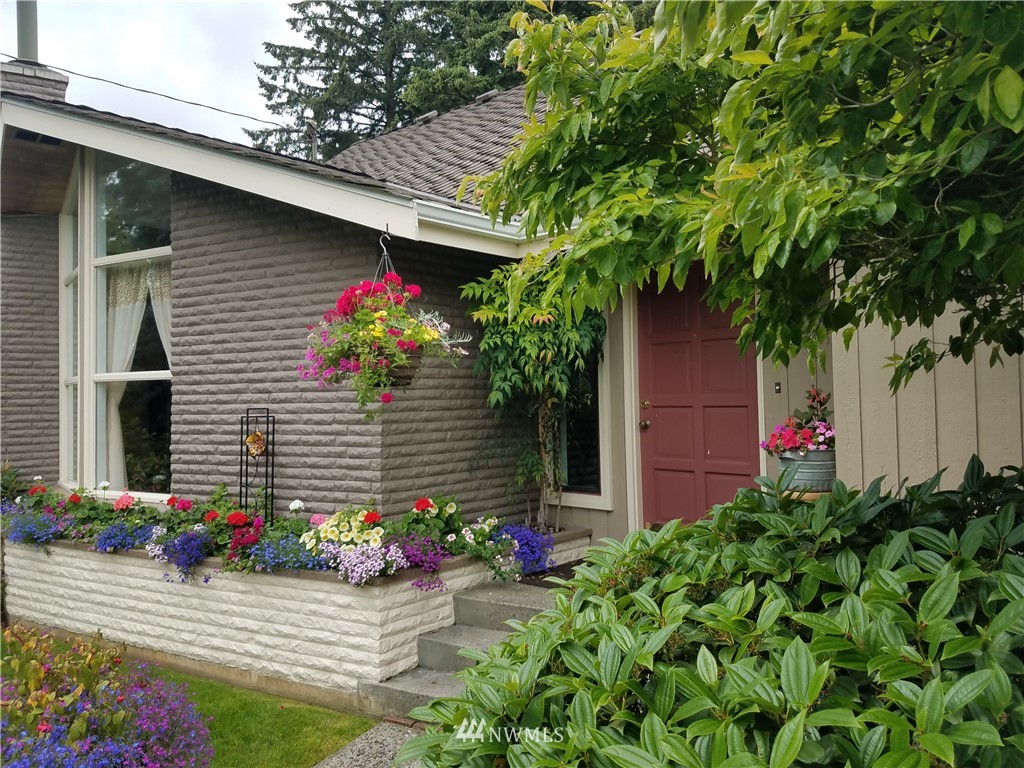 6102 Cady Road Everett, WA 98203 - Photo 3 of 24