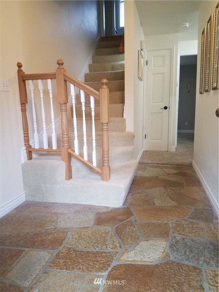 6102 Cady Road Everett, WA 98203 - Photo 5 of 24