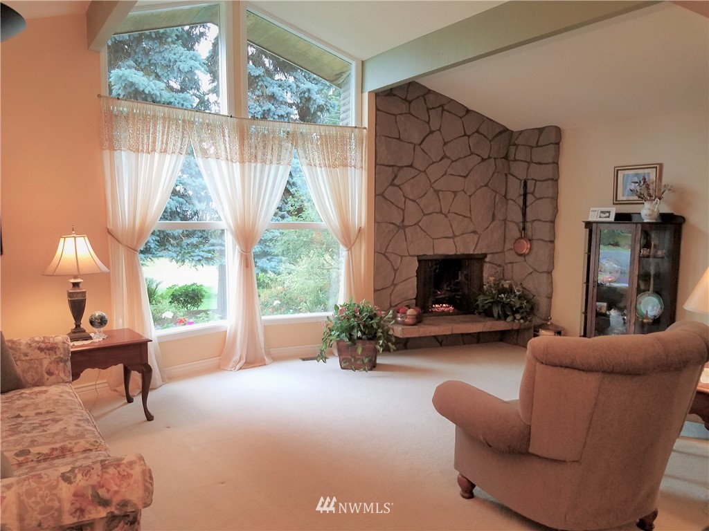 6102 Cady Road Everett, WA 98203 - Photo 6 of 24