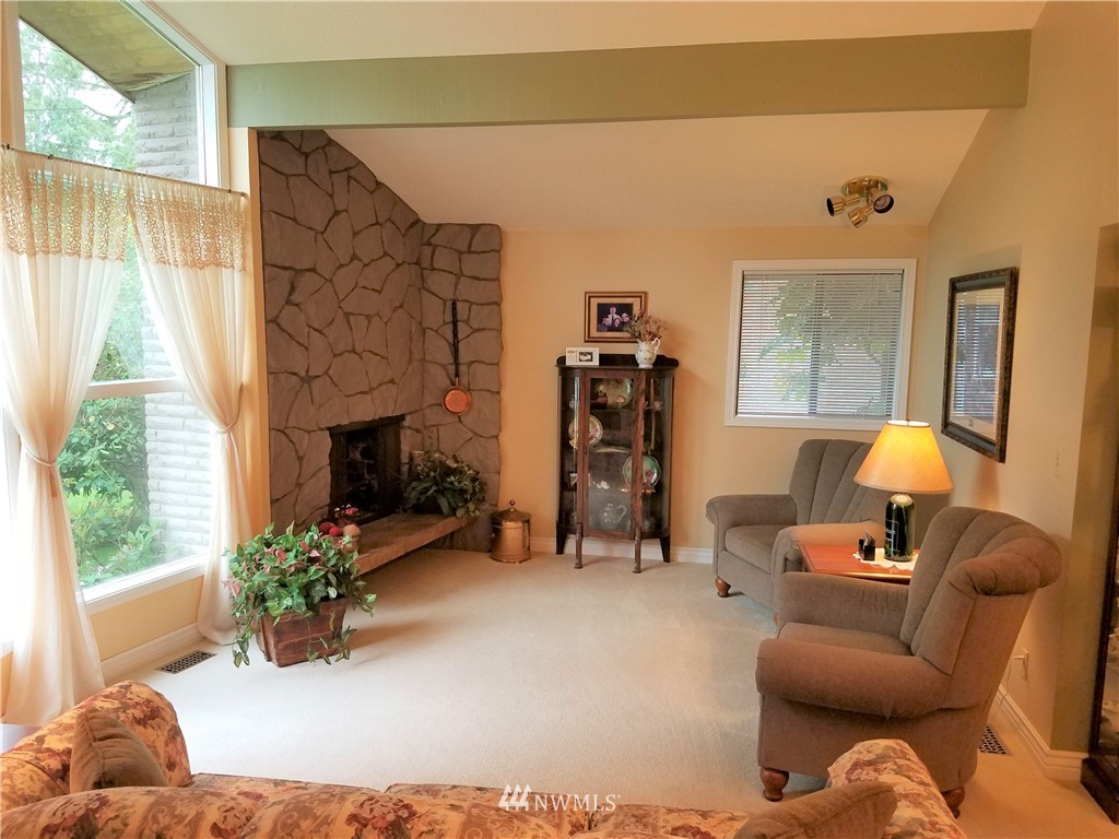 6102 Cady Road Everett, WA 98203 - Photo 7 of 24