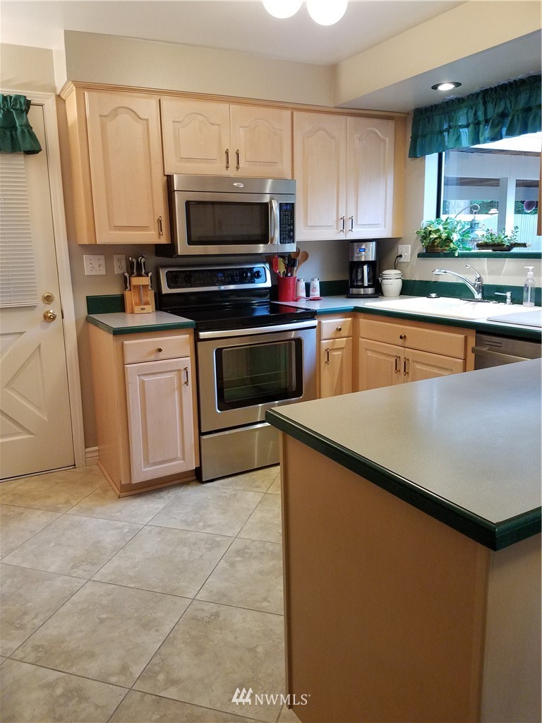 6102 Cady Road Everett, WA 98203 - Photo 9 of 24