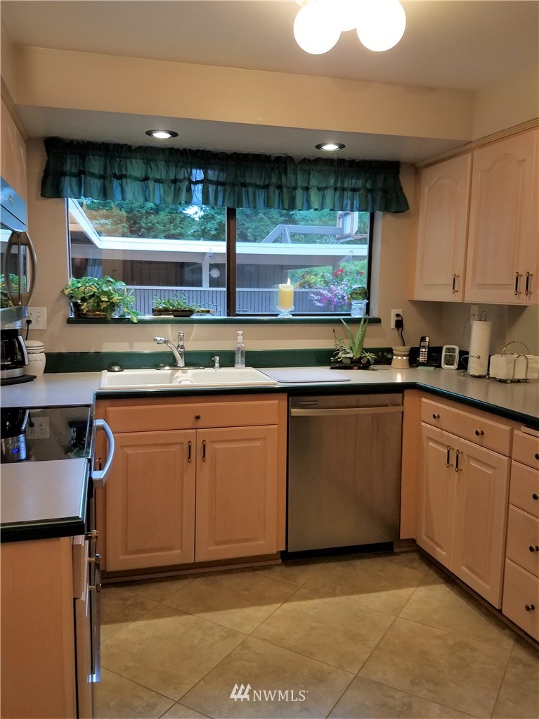 6102 Cady Road Everett, WA 98203 - Photo 10 of 24