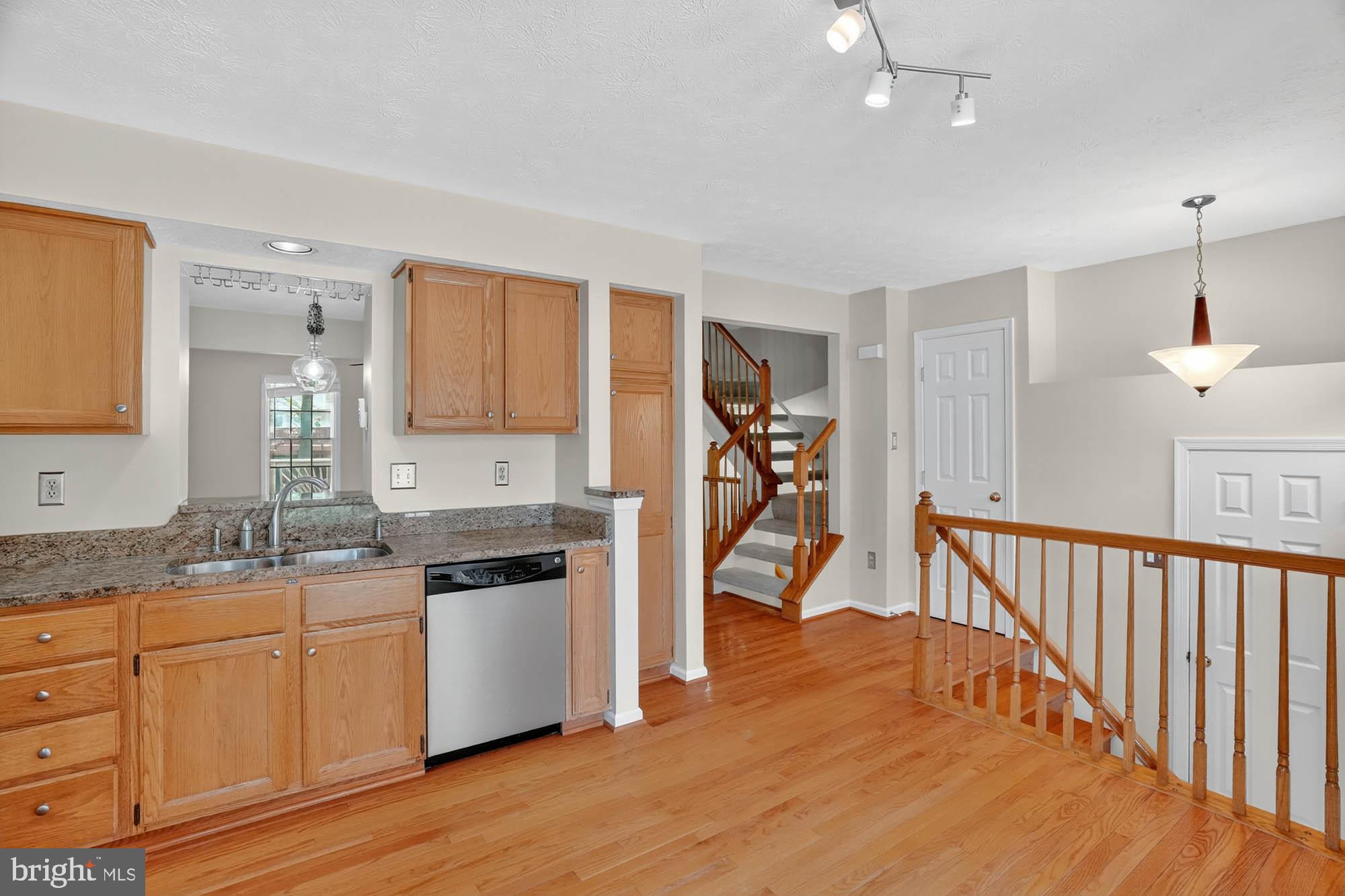 5505 April Journey, Unit 123 Columbia, MD 21044 - Photo 7 of 41 View into living room