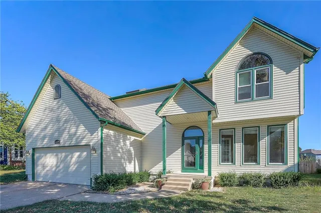 $339,900 | 4109 Southwest Leeward Drive, Lee's Summit, MO 64082