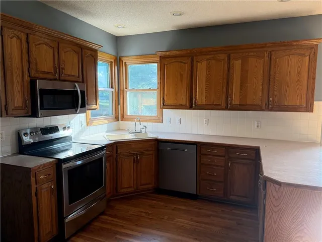 $339,900 | 4109 Southwest Leeward Drive, Lee's Summit, MO 64082