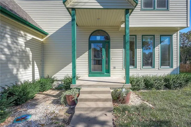 $339,900 | 4109 Southwest Leeward Drive, Lee's Summit, MO 64082