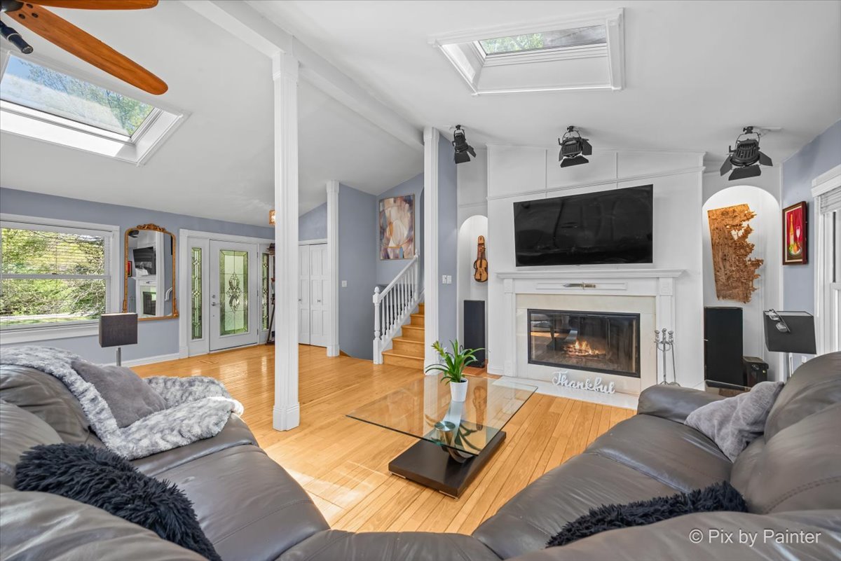 2N672 Valewood Road West Chicago, IL 60185 - Photo 7 of 41 Gallery Image 7