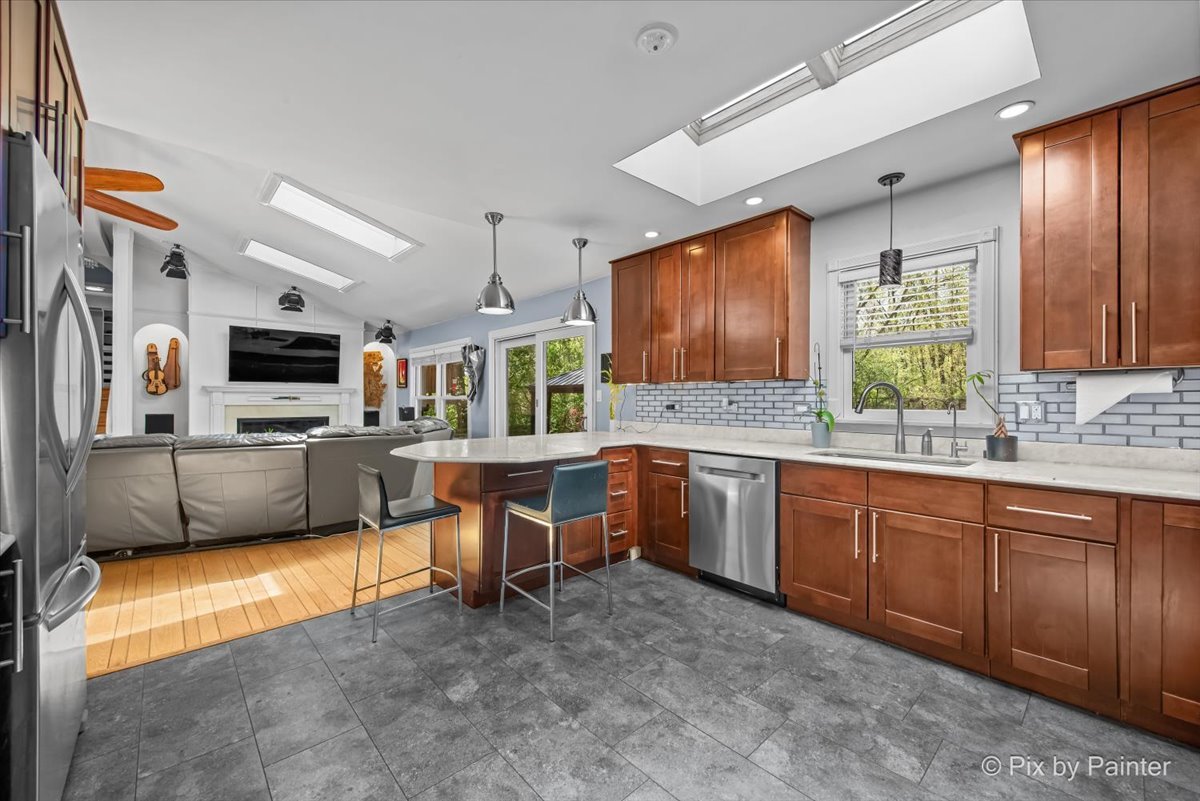 2N672 Valewood Road West Chicago, IL 60185 - Photo 8 of 41 Gallery Image 8