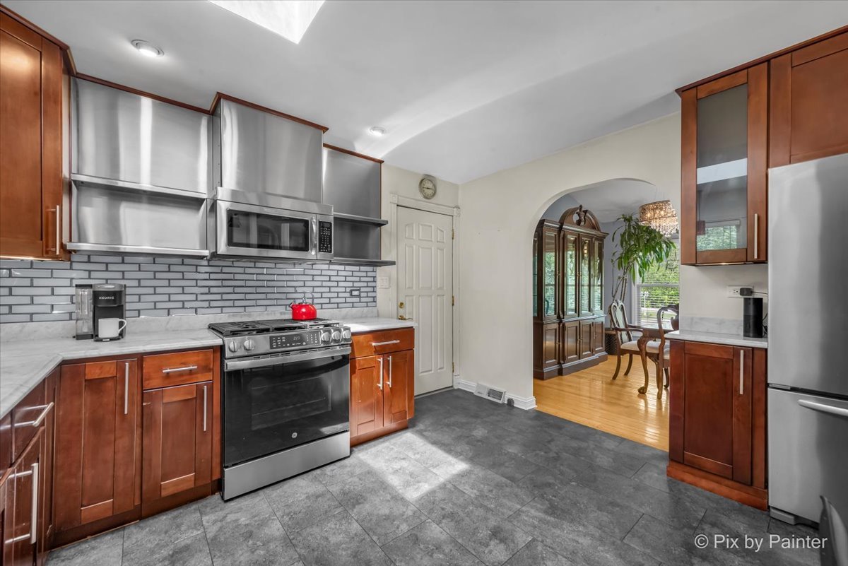 2N672 Valewood Road West Chicago, IL 60185 - Photo 9 of 41 Gallery Image 9