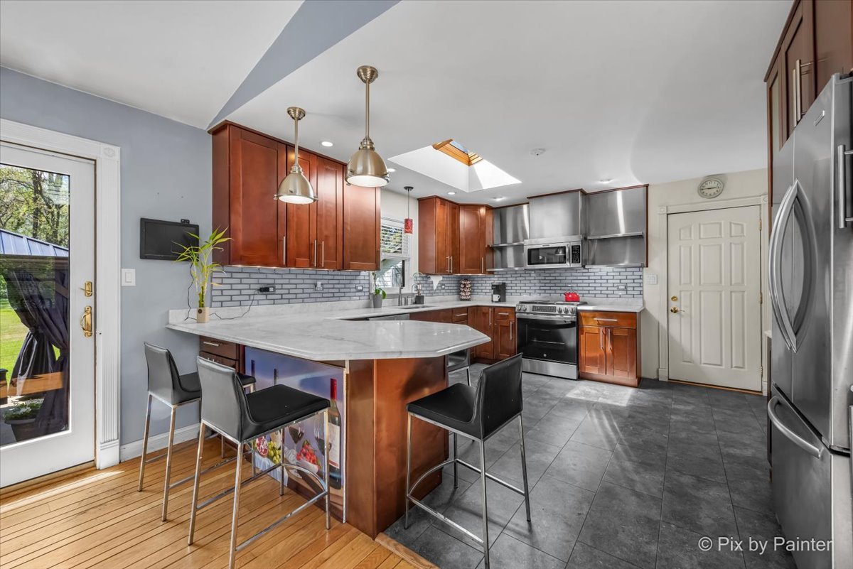 2N672 Valewood Road West Chicago, IL 60185 - Photo 10 of 41 Gallery Image 10
