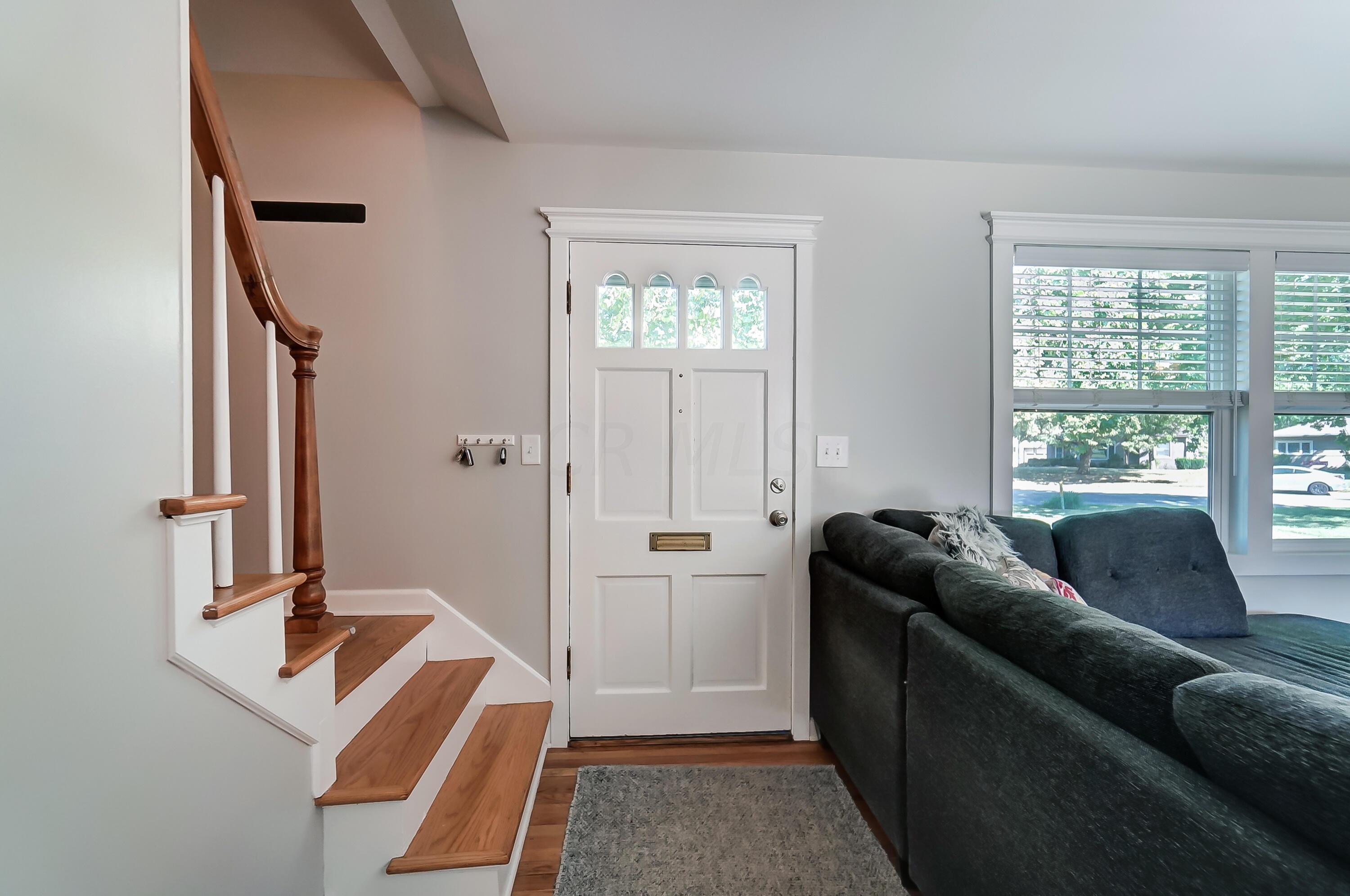 3274 Kenyon Road Columbus, OH 43221 - Photo 5 of 47 Front Entryway