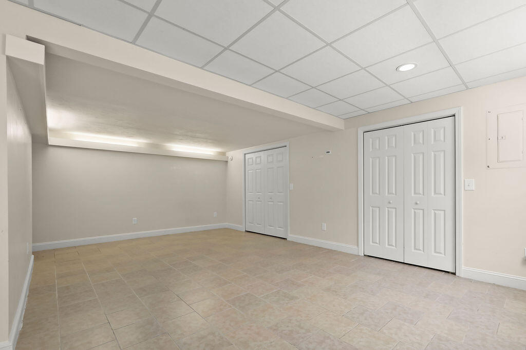 379 Monomoscoy Road Mashpee, MA 02649 - Photo 11 of 42 IMG_2210