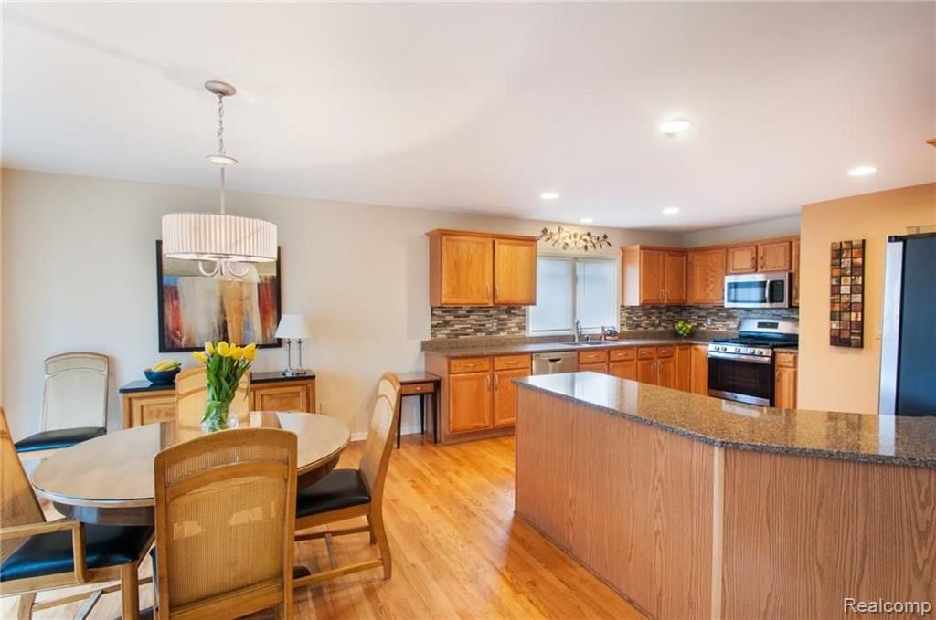 1934 South Shore Drive Rochester Hills, MI 48307 - Photo 12 of 42