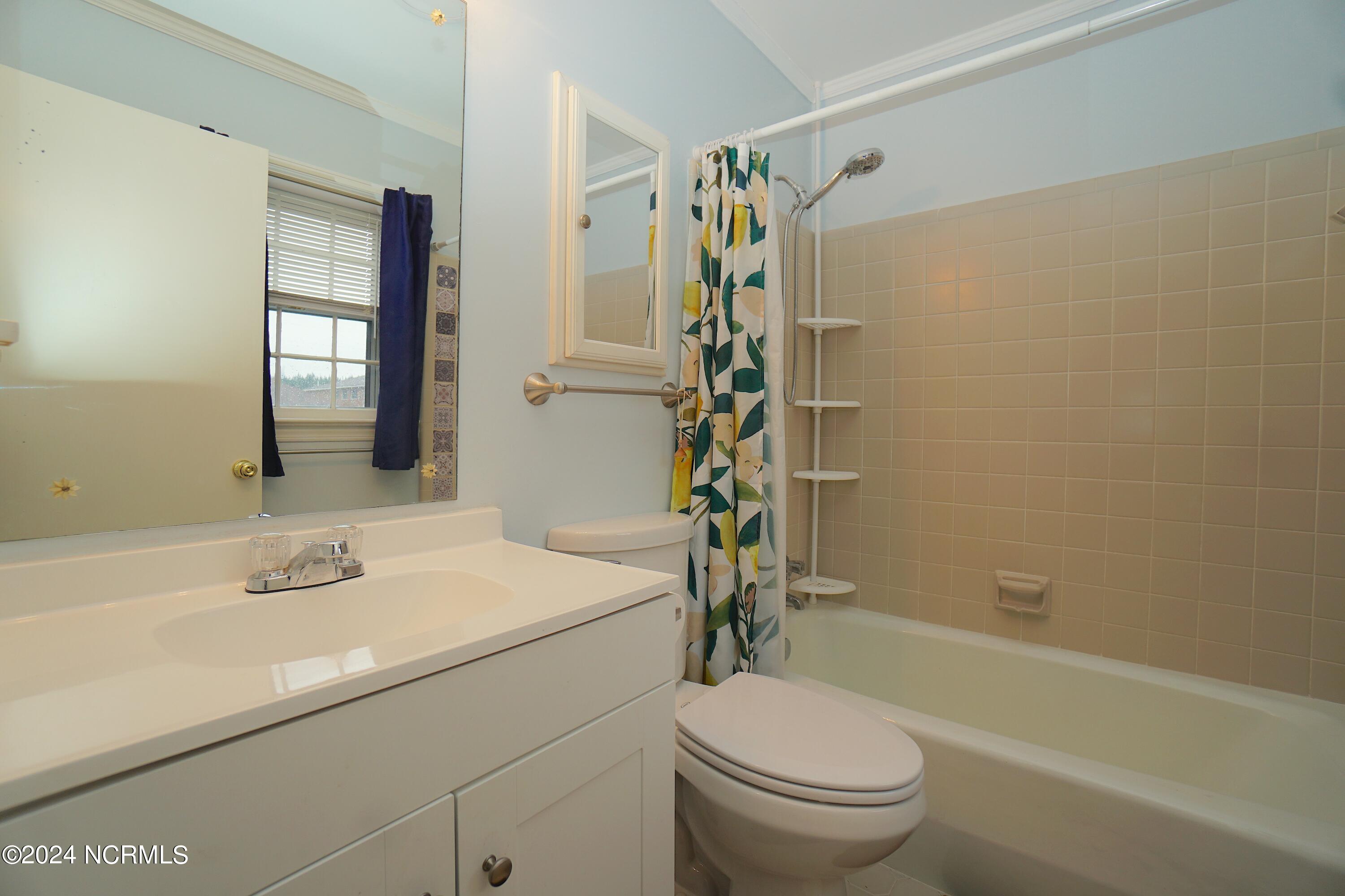 2109 Rouse Road Kinston, NC 28504 - Photo 21 of 28 MASTER BATH