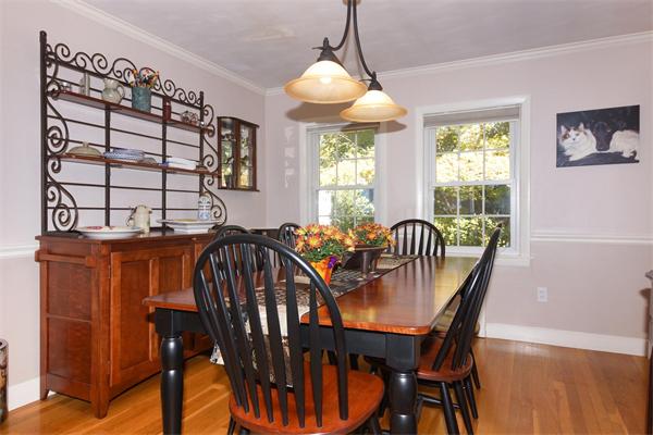 90 Stowecroft Road Arlington, MA 02474 - Photo 4 of 22