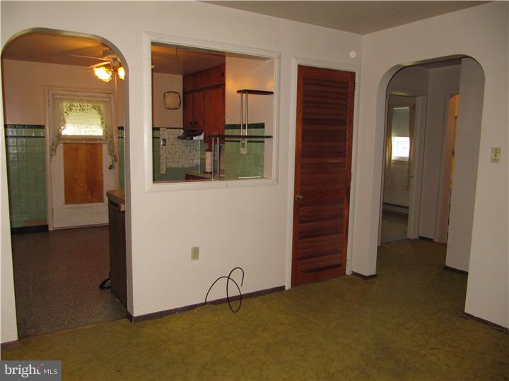 1427-29 Ridge Avenue Reading, PA 19607 - Photo 11 of 25 Living Room