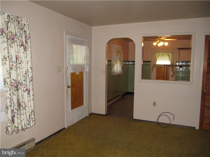 1427-29 Ridge Avenue Reading, PA 19607 - Photo 12 of 25 Living Room