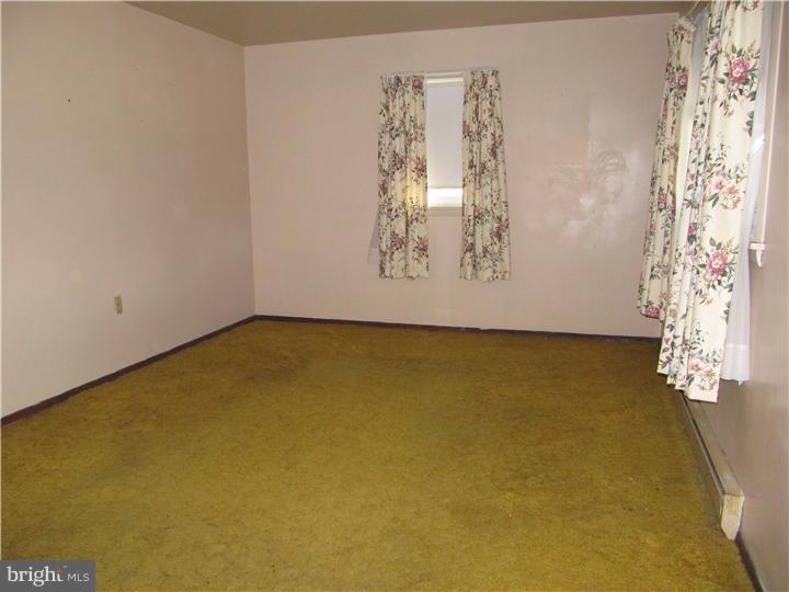 1427-29 Ridge Avenue Reading, PA 19607 - Photo 13 of 25 Living Room