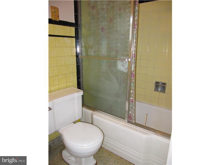 1427-29 Ridge Avenue Reading, PA 19607 - Photo 20 of 25 Bathroom