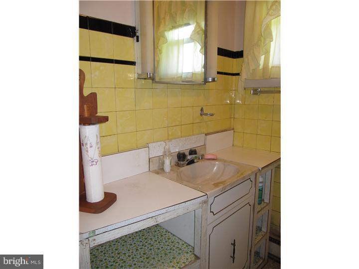 1427-29 Ridge Avenue Reading, PA 19607 - Photo 21 of 25 Bathroom