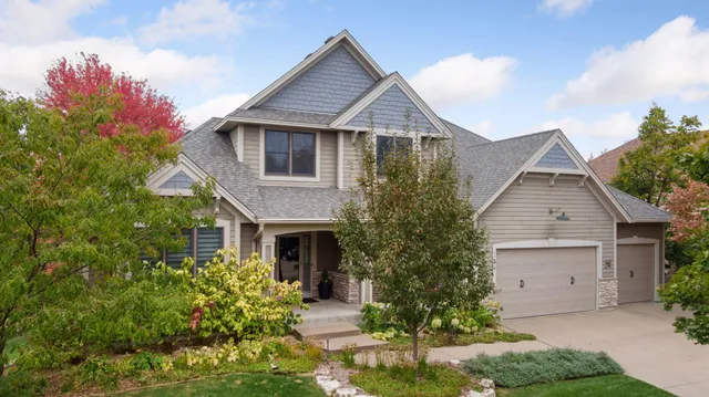 $995,000 | 10758 Watersedge Lane, Woodbury, MN 55129