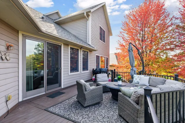 $995,000 | 10758 Watersedge Lane, Woodbury, MN 55129