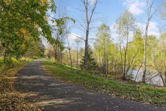 $995,000 | 10758 Watersedge Lane, Woodbury, MN 55129