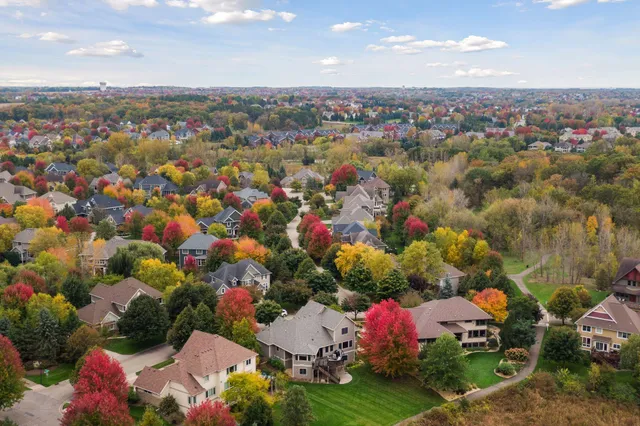 $995,000 | 10758 Watersedge Lane, Woodbury, MN 55129