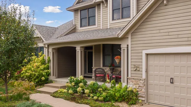 $995,000 | 10758 Watersedge Lane, Woodbury, MN 55129