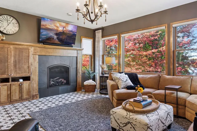 $995,000 | 10758 Watersedge Lane, Woodbury, MN 55129