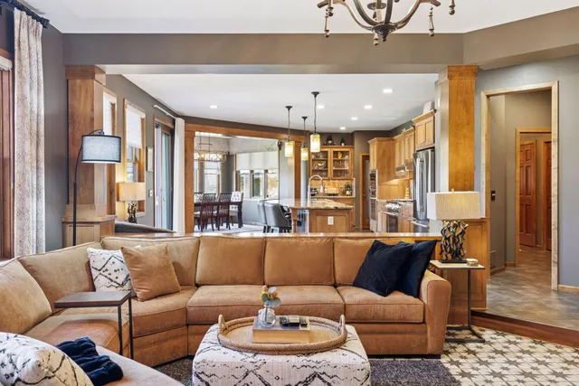 $995,000 | 10758 Watersedge Lane, Woodbury, MN 55129