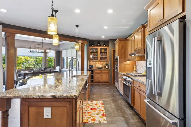 $995,000 | 10758 Watersedge Lane, Woodbury, MN 55129