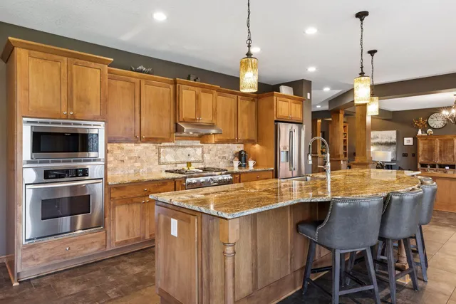 $995,000 | 10758 Watersedge Lane, Woodbury, MN 55129