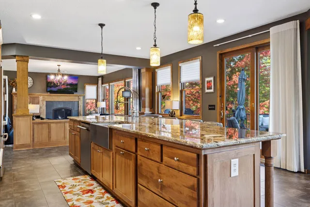 $995,000 | 10758 Watersedge Lane, Woodbury, MN 55129