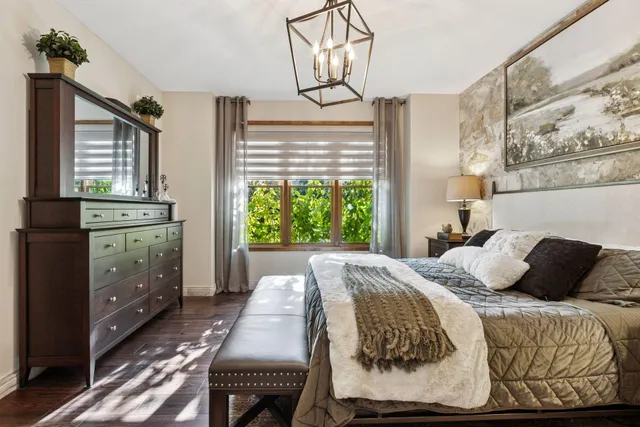 $995,000 | 10758 Watersedge Lane, Woodbury, MN 55129