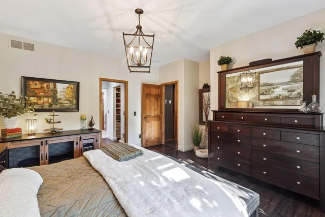 $995,000 | 10758 Watersedge Lane, Woodbury, MN 55129