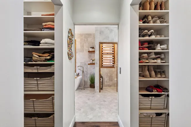 $995,000 | 10758 Watersedge Lane, Woodbury, MN 55129