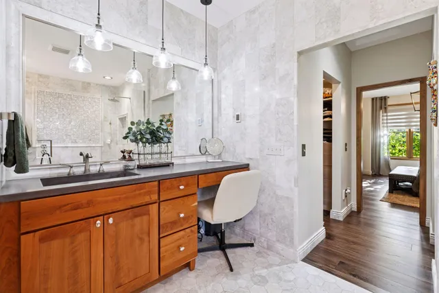 $995,000 | 10758 Watersedge Lane, Woodbury, MN 55129