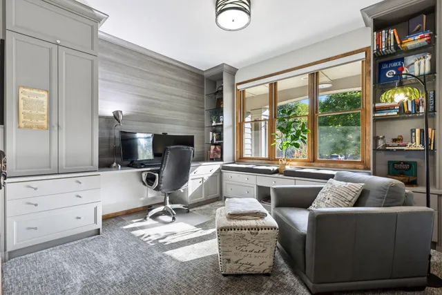 $995,000 | 10758 Watersedge Lane, Woodbury, MN 55129