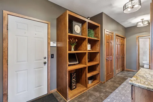 $995,000 | 10758 Watersedge Lane, Woodbury, MN 55129