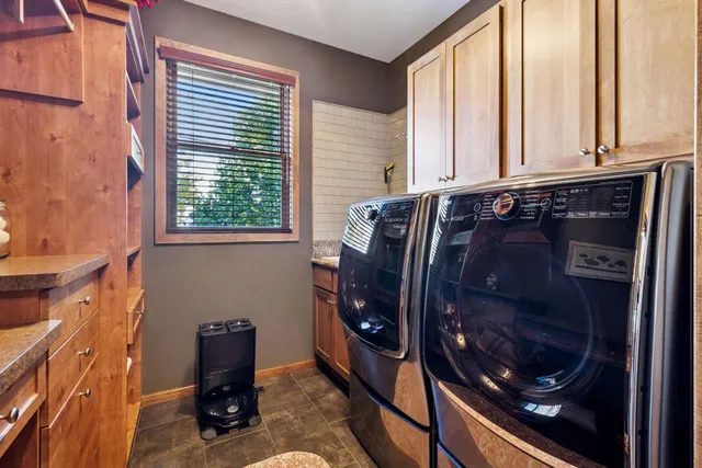 $995,000 | 10758 Watersedge Lane, Woodbury, MN 55129