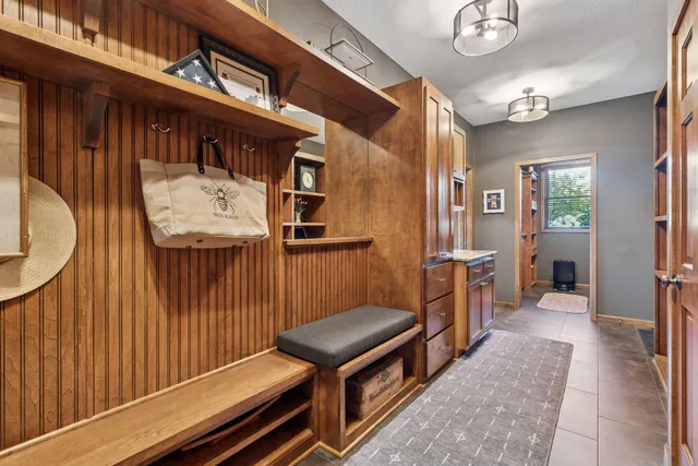 $995,000 | 10758 Watersedge Lane, Woodbury, MN 55129